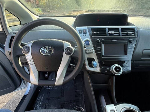2014 Toyota Prius v Two