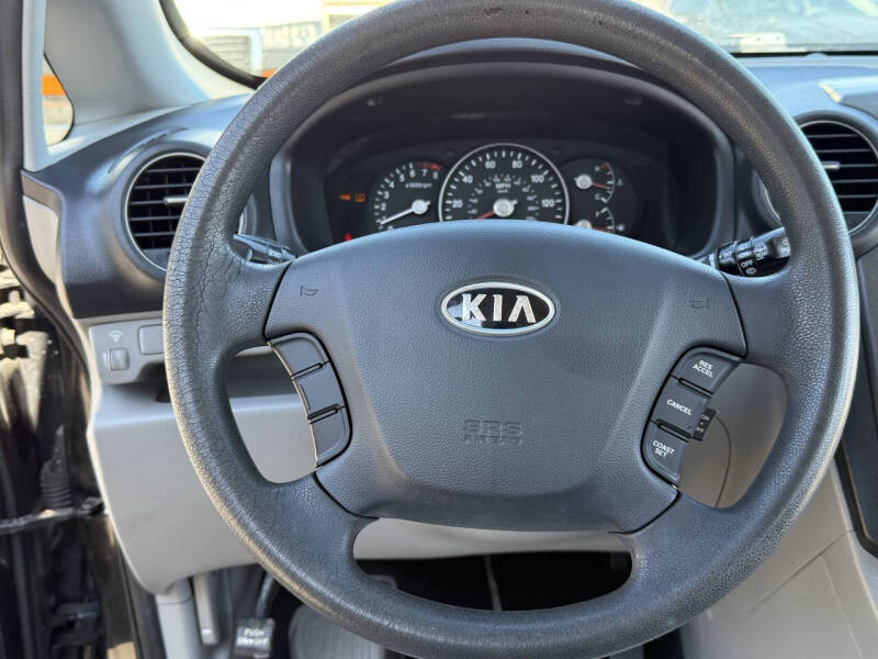 2008 Kia Rondo LX