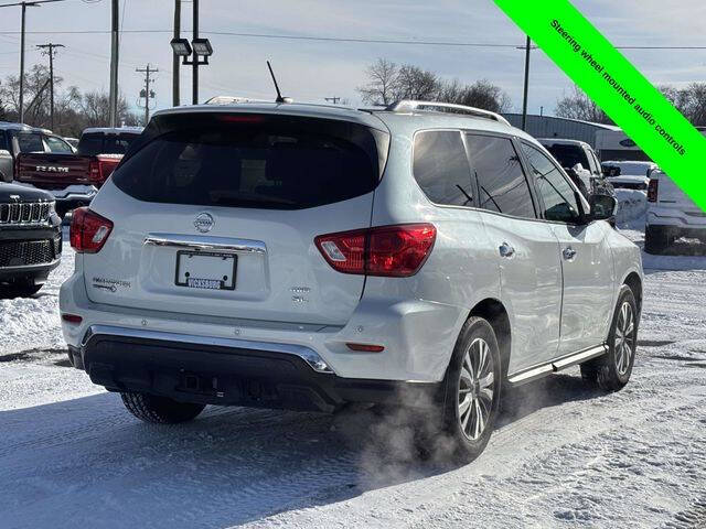2017 Nissan Pathfinder SL