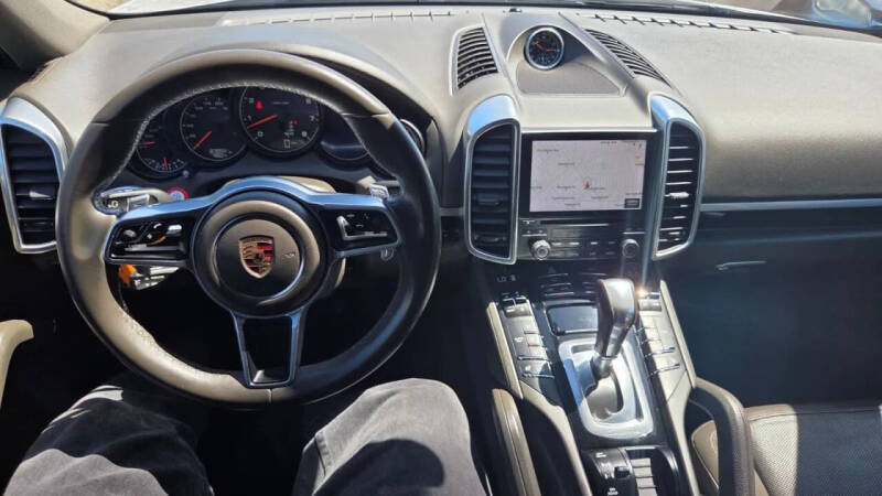 2017 Porsche Cayenne Platinum Edition