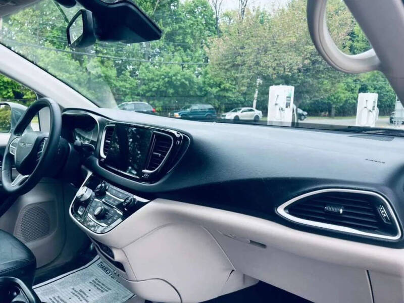 2022 Chrysler Pacifica Touring L