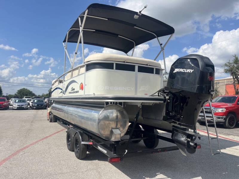 2011 Sun Tracker Regency Party Barge 22