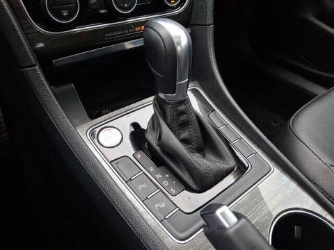 2017 Volkswagen Passat 1.8T SEL Premium