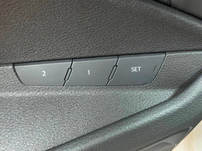 2022 Audi e-tron quattro Premium