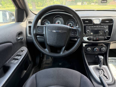 2013 Chrysler 200 LX