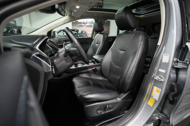 2020 Ford Edge Titanium