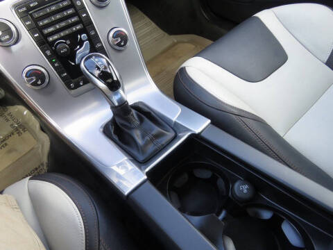 2018 Volvo V60 Cross Country T5 Premier