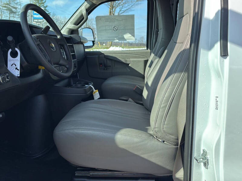 2025 Chevrolet Express 2500
