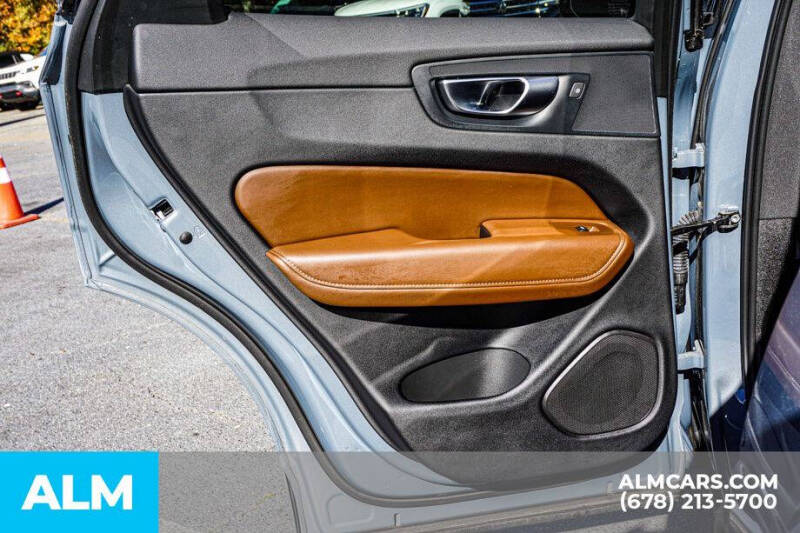 2024 Volvo XC60 Recharge T8 Plus Dark Theme