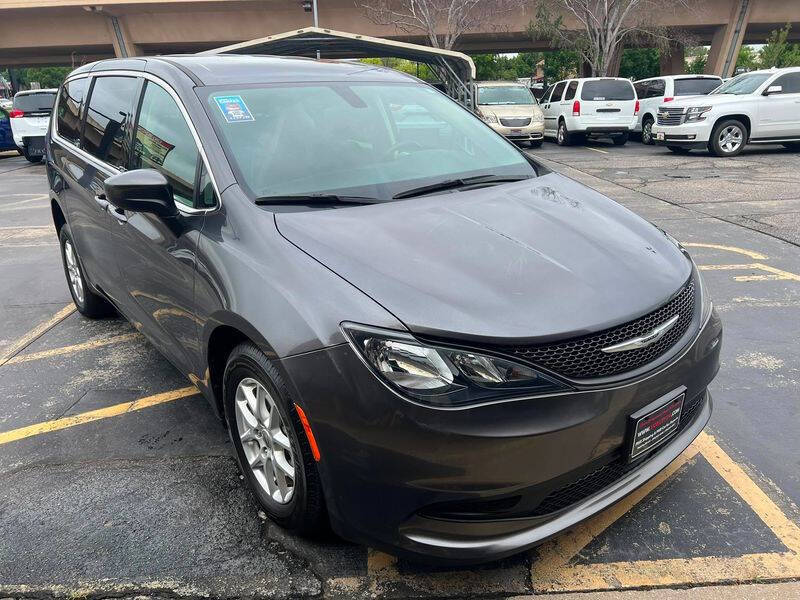 2022 Chrysler Voyager LX
