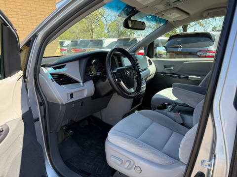 2015 Toyota Sienna LE 8-Passenger