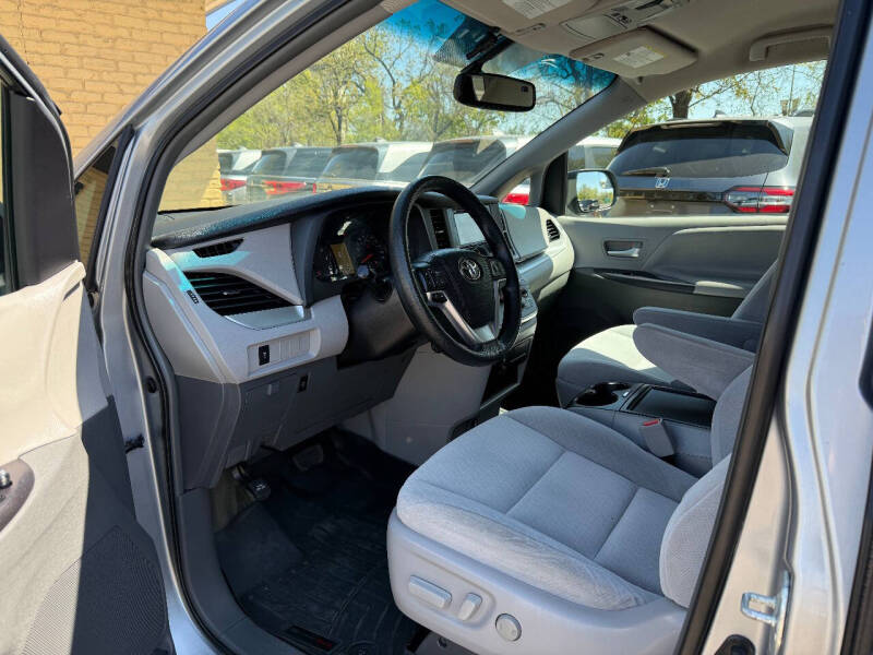 2015 Toyota Sienna LE 8-Passenger