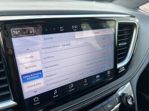 2026 Chrysler Pacifica Select