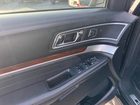 2017 Ford Explorer Platinum