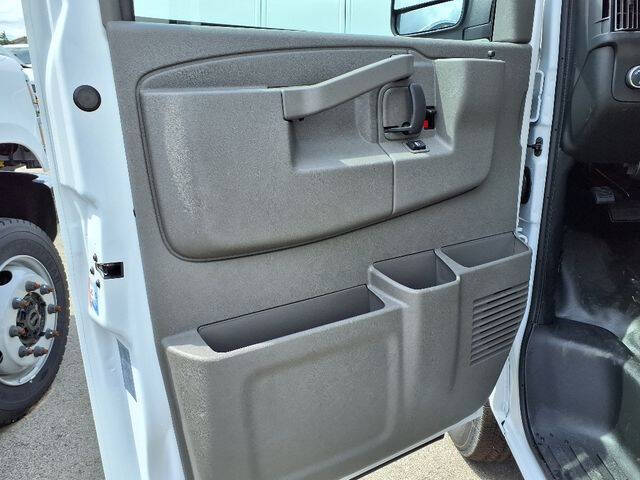 2025 Chevrolet Express 3500