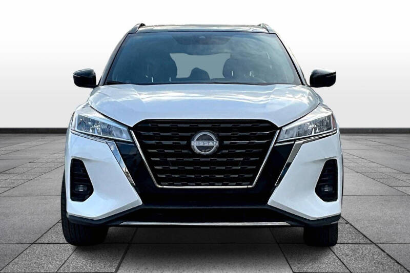 2022 Nissan Kicks SR