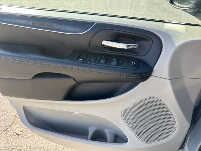 2013 Chrysler Town and Country Touring-L