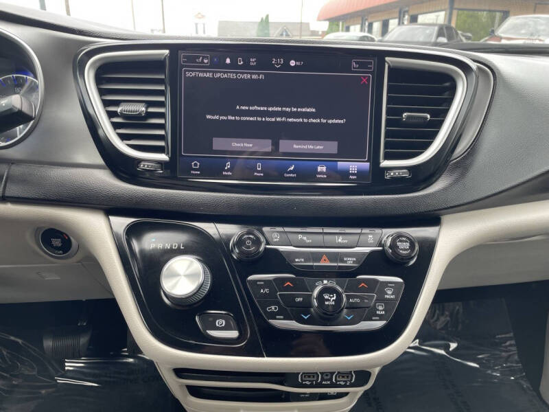 2022 Chrysler Pacifica Touring L