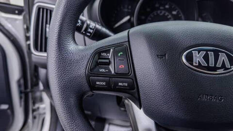 2016 Kia Rio 5-Door LX