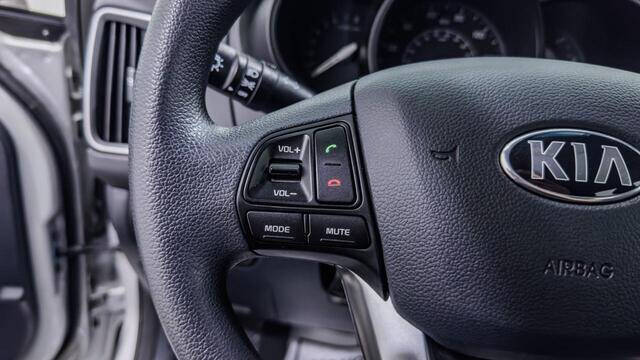 2016 Kia Rio 5-Door LX