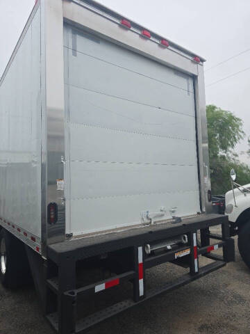 2019 Freightliner M2 106