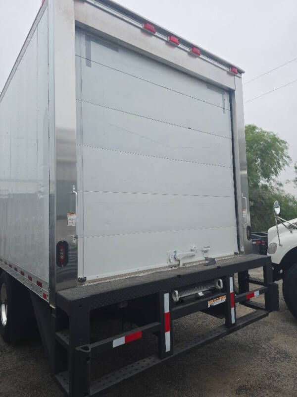 2019 Freightliner M2 106