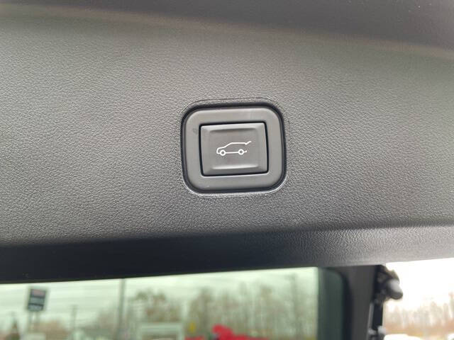 2024 Cadillac LYRIQ Luxury 3