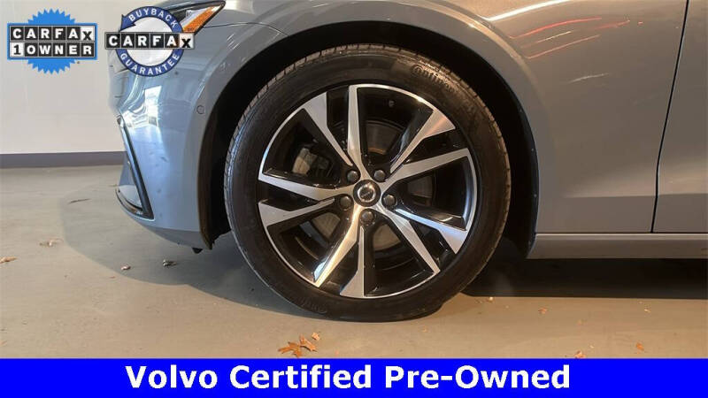 2023 Volvo S60 B5 Plus Dark Theme