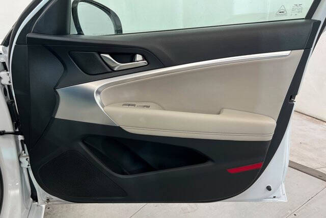 2025 Genesis G70
