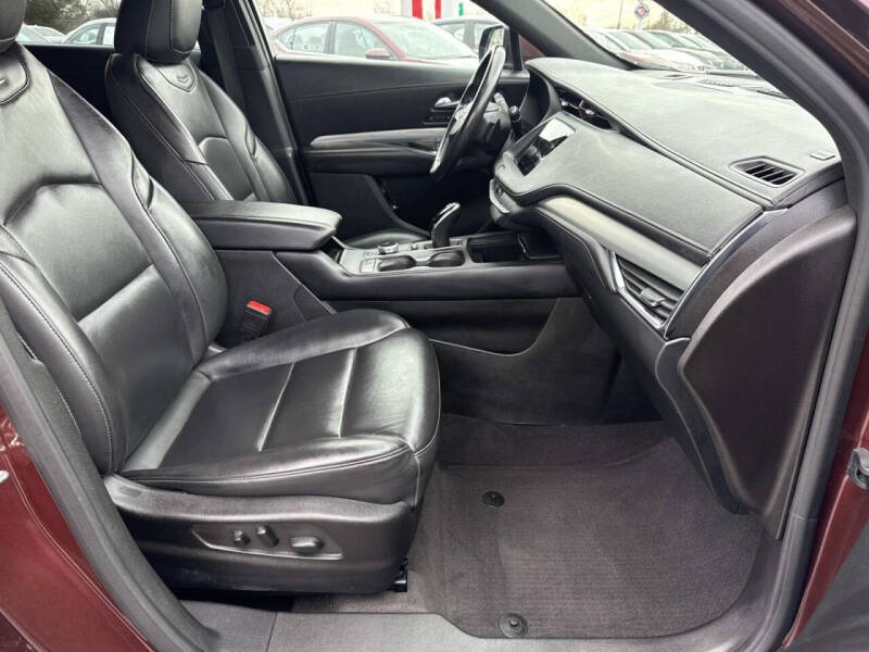 2023 Cadillac XT4 Premium Luxury