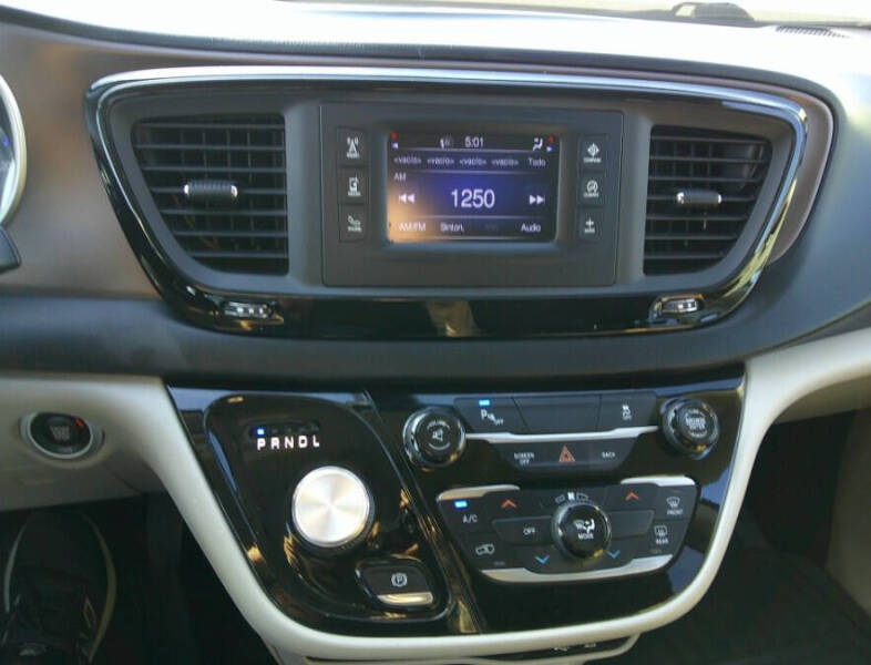 2017 Chrysler Pacifica LX