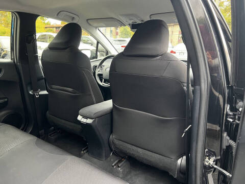 2022 Toyota Prius LE