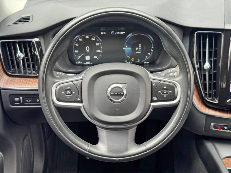 2021 Volvo XC60 Recharge T8 Inscription Expression