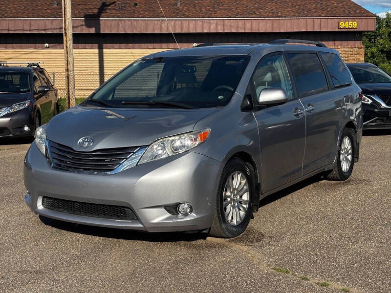 2017 Toyota Sienna XLE 8-Passenger