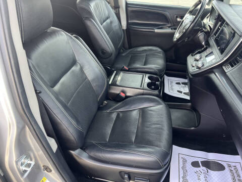 2016 Toyota Sienna SE Premium 8-Passenger
