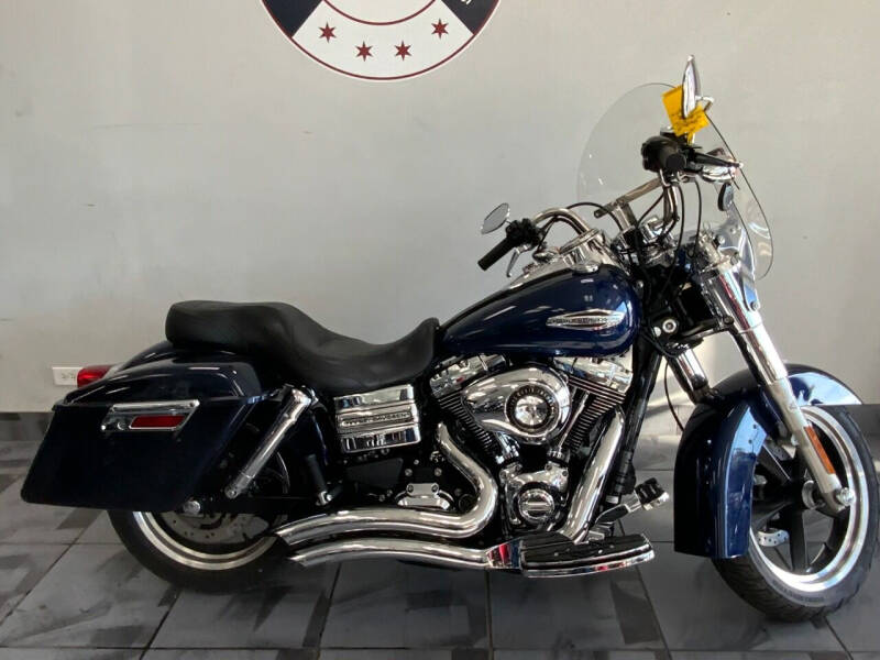 2013 Harley-Davidson FLD SWITCH BACK for sale at CHICAGO CYCLES & MOTORSPORTS INC. in Batavia IL