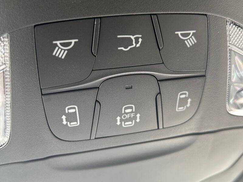 2025 Chrysler Voyager LX