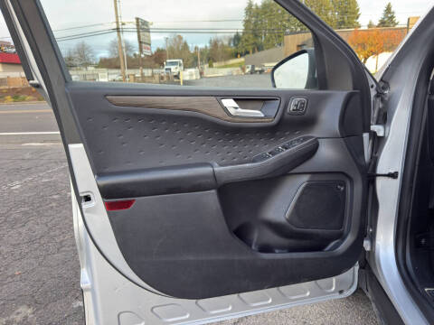 2020 Ford Escape Titanium