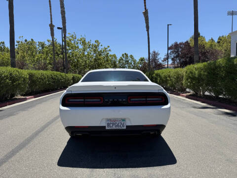 2018 Dodge Challenger SXT Plus