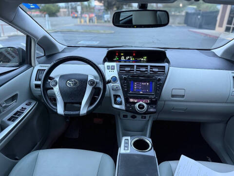 2014 Toyota Prius v Five