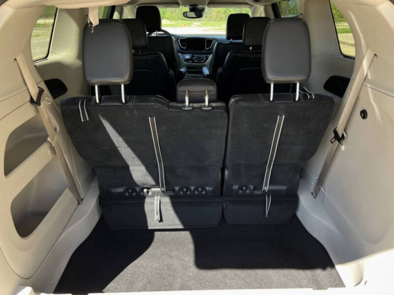 2022 Chrysler Pacifica Touring L