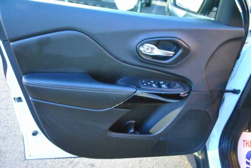 2023 Jeep Cherokee Altitude Lux