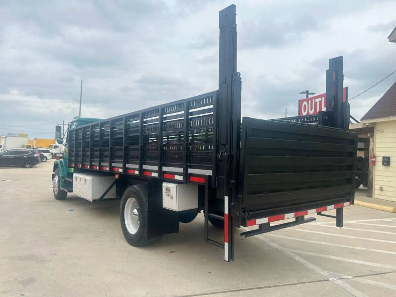 2001 Freightliner FL70