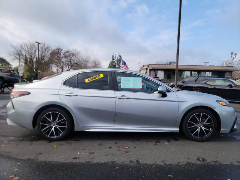 2021 Toyota Camry SE photo 6