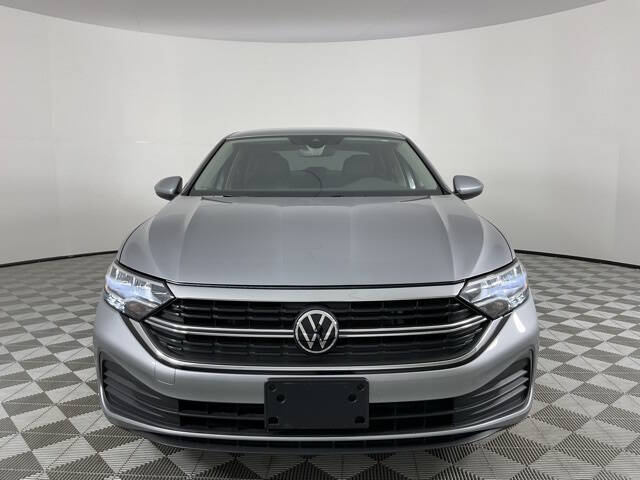 Used 2024 Volkswagen Jetta SE with VIN 3VWEM7BU7RM052588 for sale in Peoria, AZ