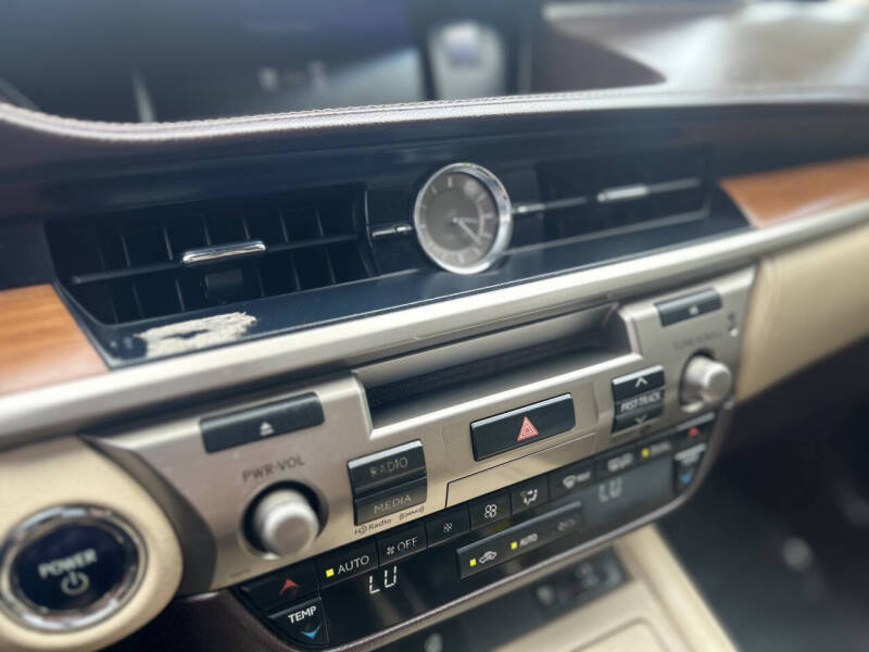 2017 Lexus ES 300h