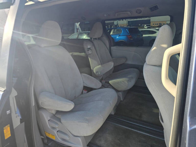 2014 Toyota Sienna LE 8-Passenger
