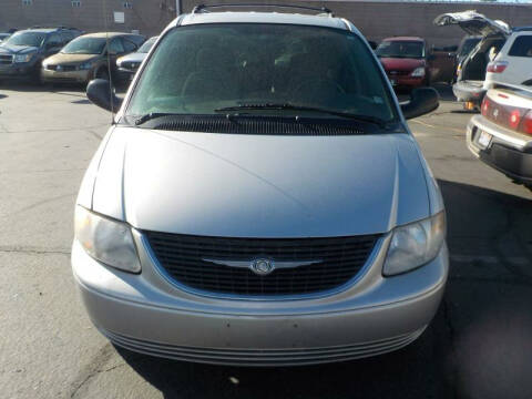 2003 Chrysler Town and Country for sale at Robert Judd Auto Sales in Washington UT