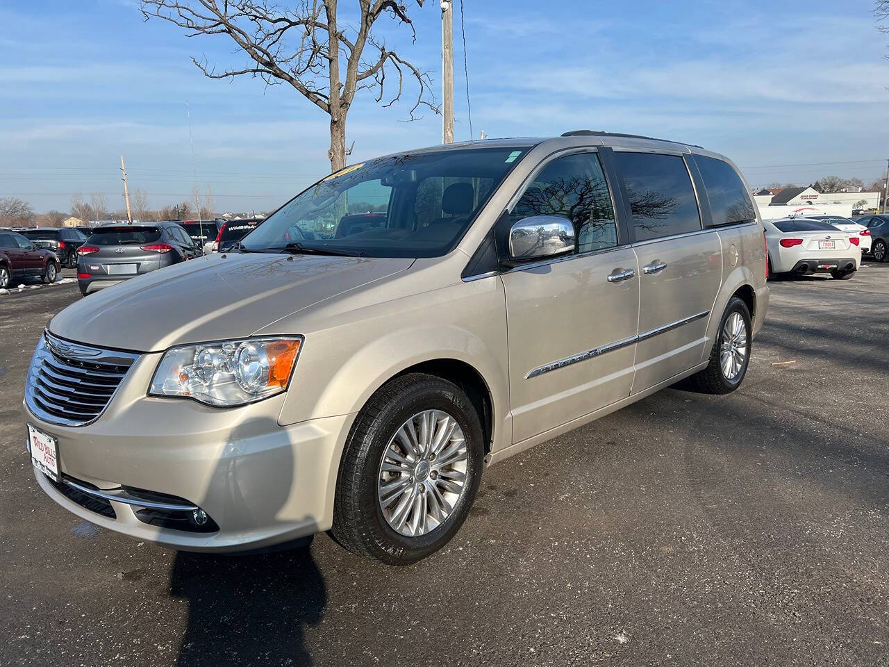 2016 Chrysler Town and Country Touring L 4dr Mini Van's photo
