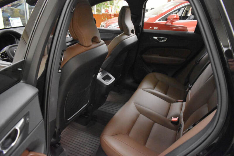 2024 Volvo XC60 B5 Plus Dark Theme